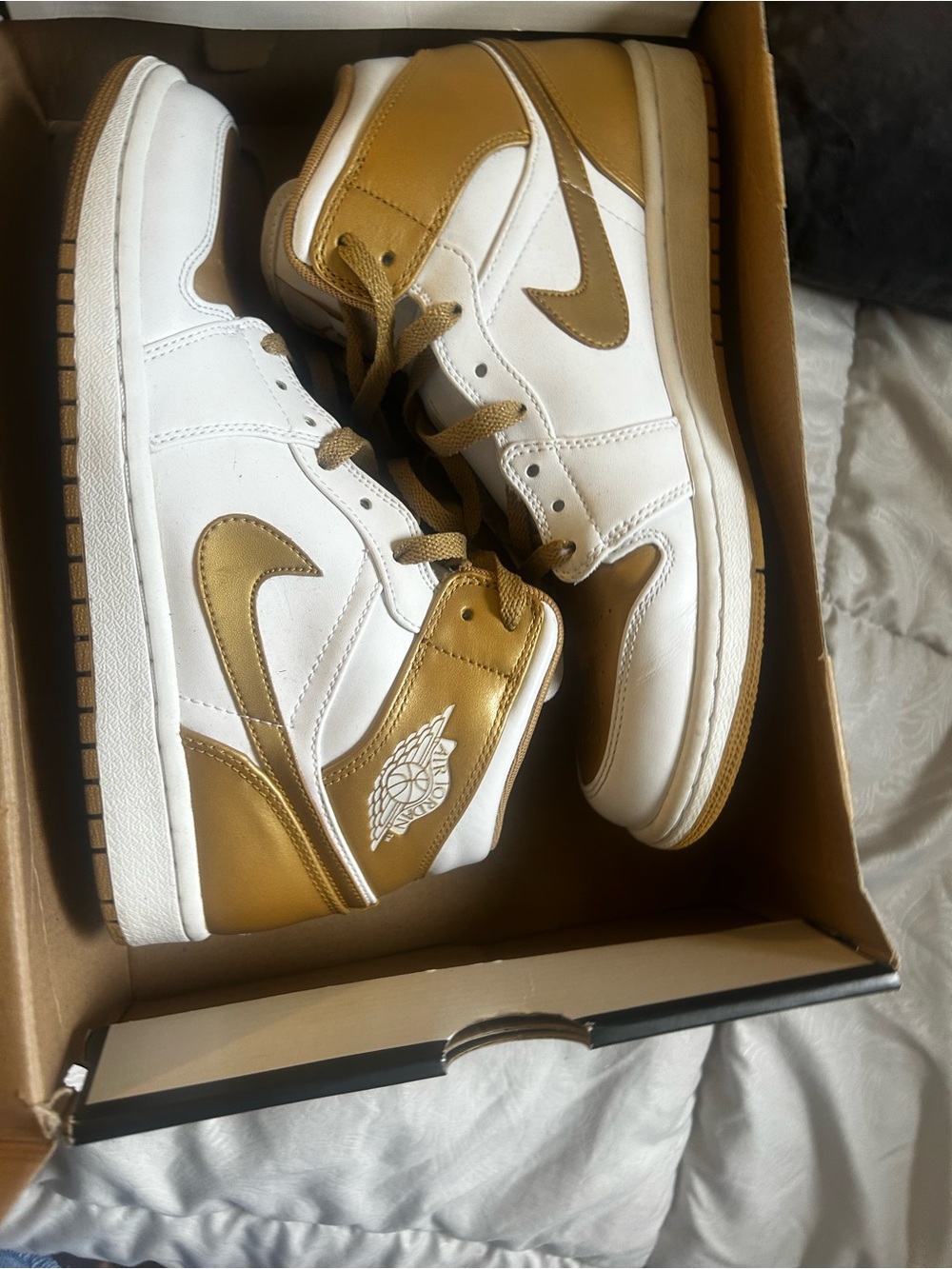 Nike Men's High-Top Sneakers White & Gold